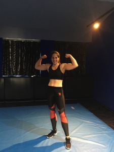 Sophia in schwarz-roter Leggings